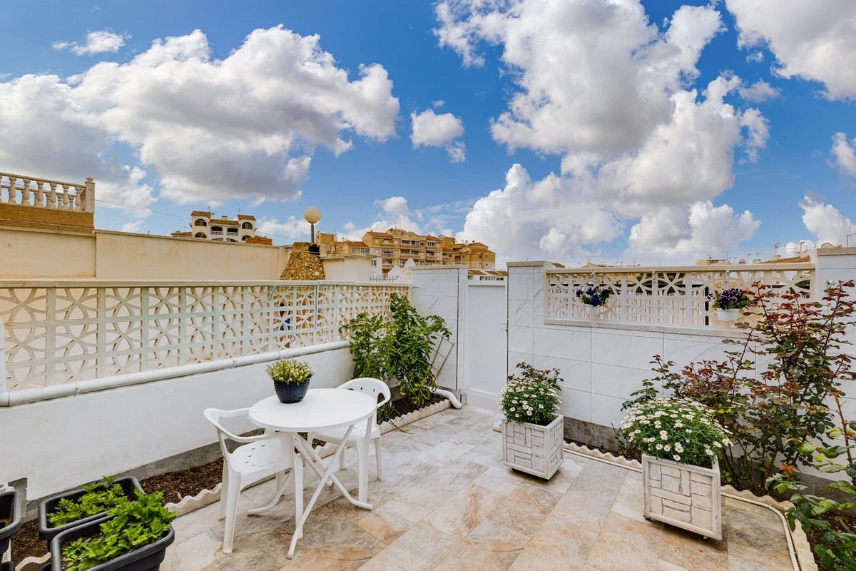 For sale - 3 Bedroom 2 Bathroom House - Townhouse in Torrevieja - Torrevieja Centro  - Alicante