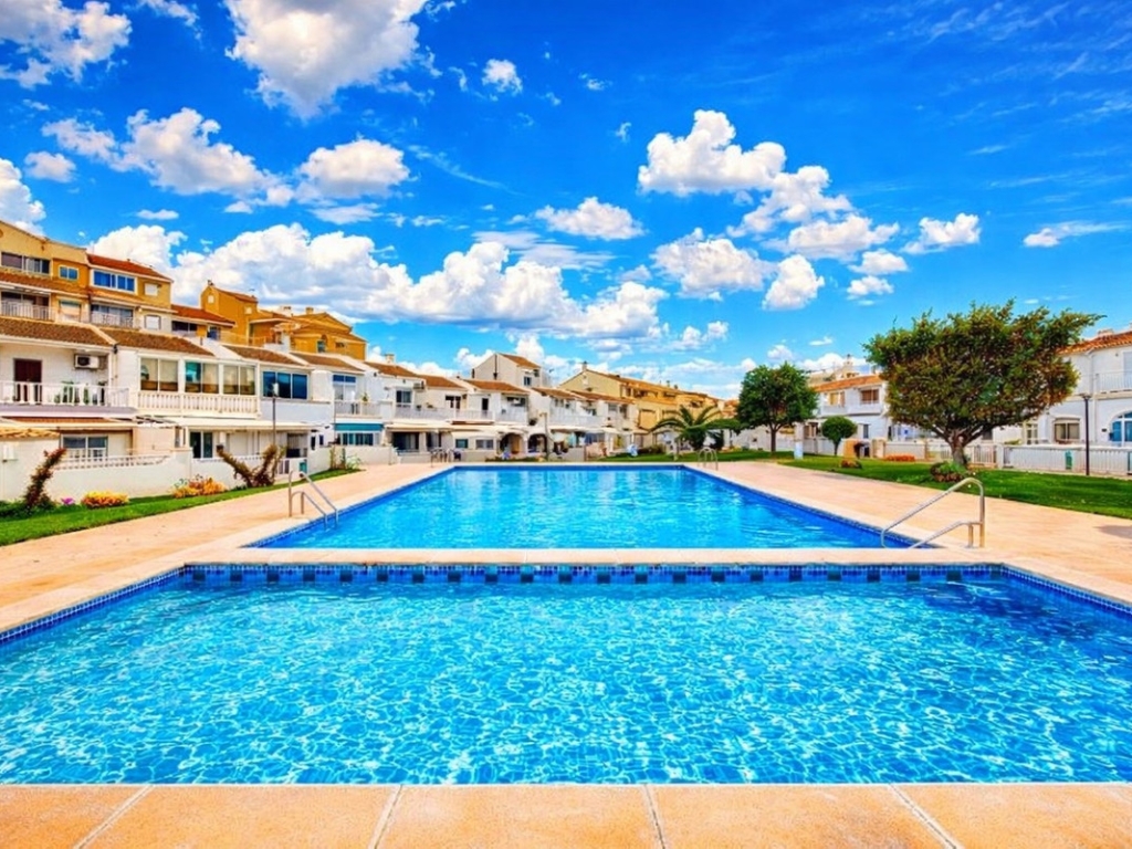 3 Bedroom 2 Bathroom House - Townhouse in Torrevieja