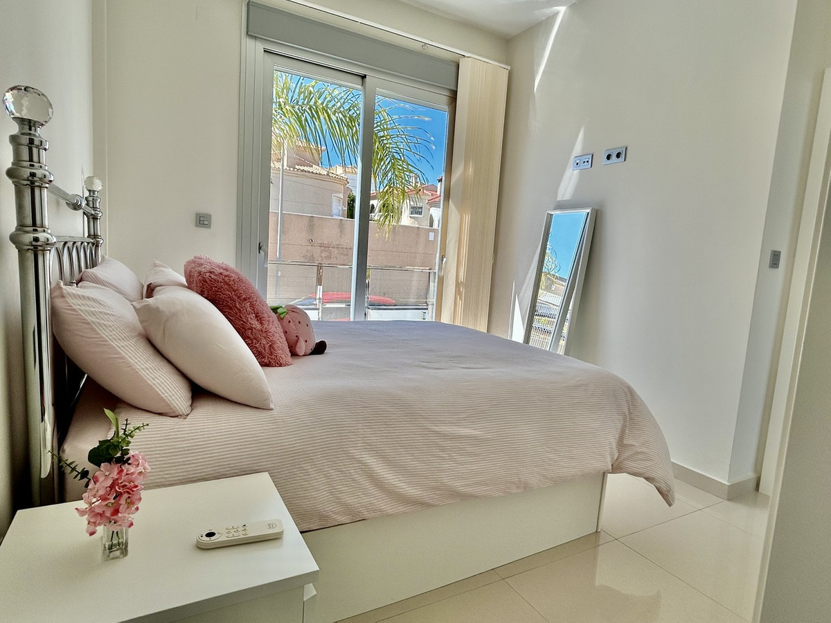 For sale - 3 Bedroom 4 Bathroom House - Detached Villa in Orihuela - Villamartin  - Alicante