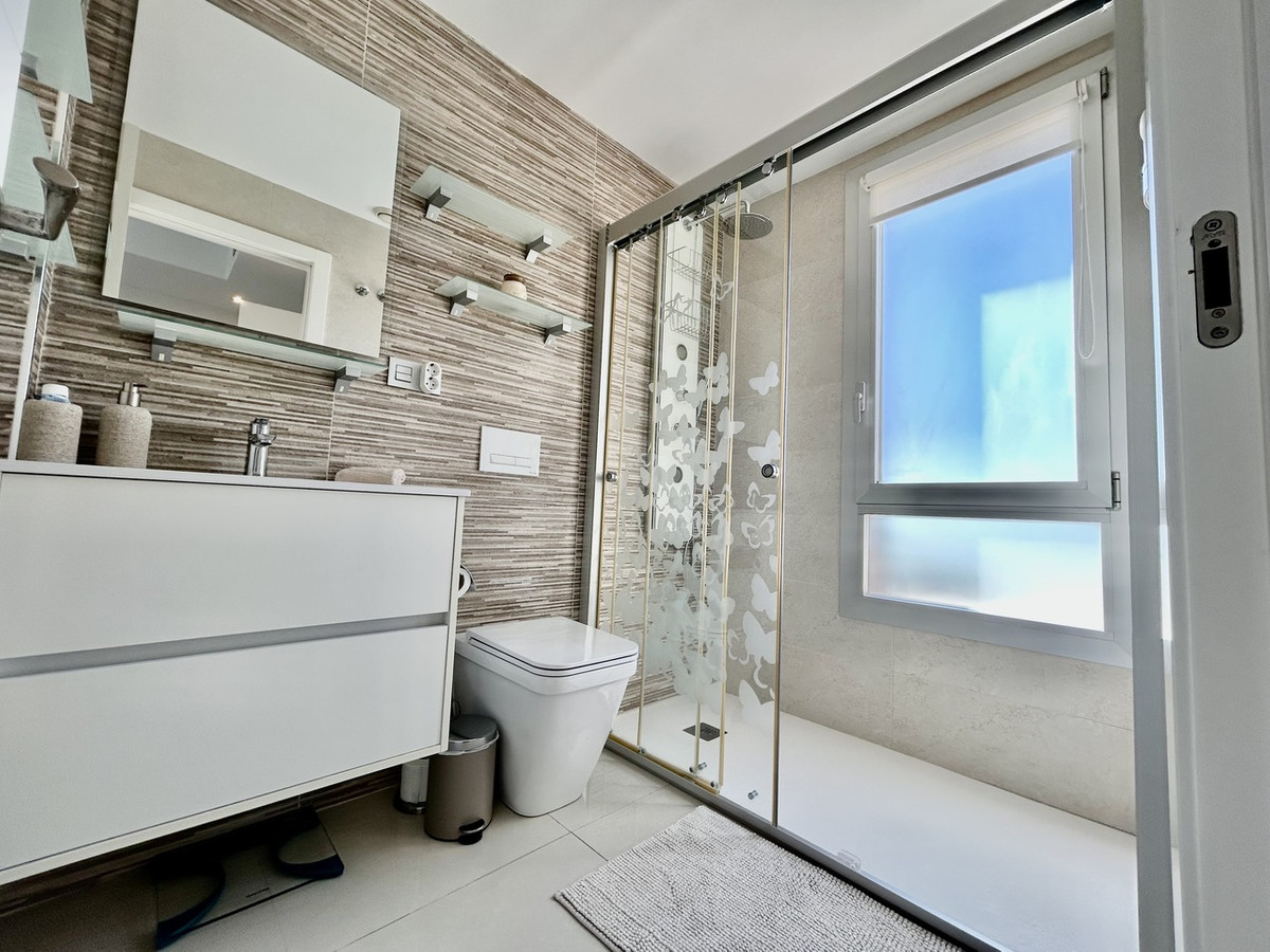 For sale - 3 Bedroom 4 Bathroom House - Detached Villa in Orihuela - Villamartin  - Alicante