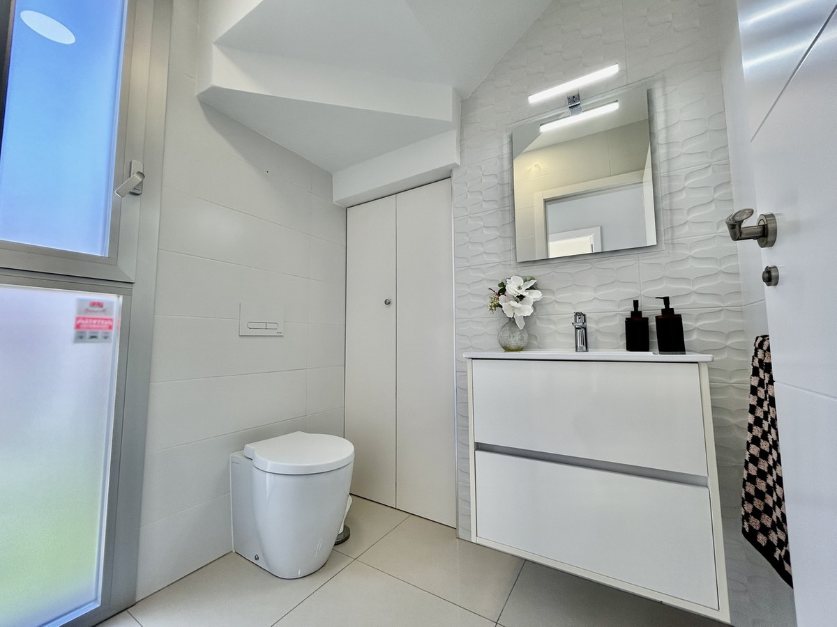 For sale - 3 Bedroom 4 Bathroom House - Detached Villa in Orihuela - Villamartin  - Alicante