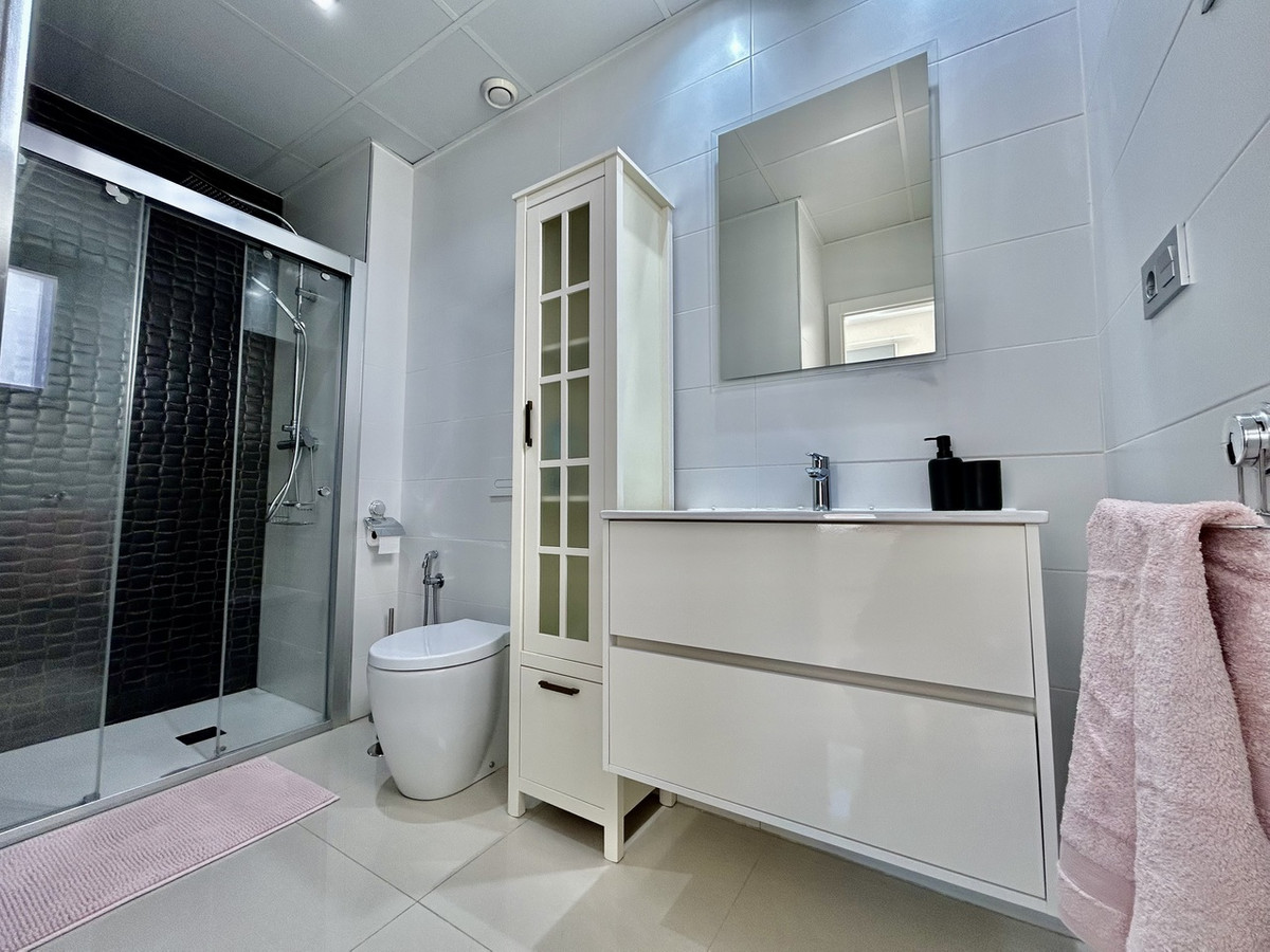 For sale - 3 Bedroom 4 Bathroom House - Detached Villa in Orihuela - Villamartin  - Alicante