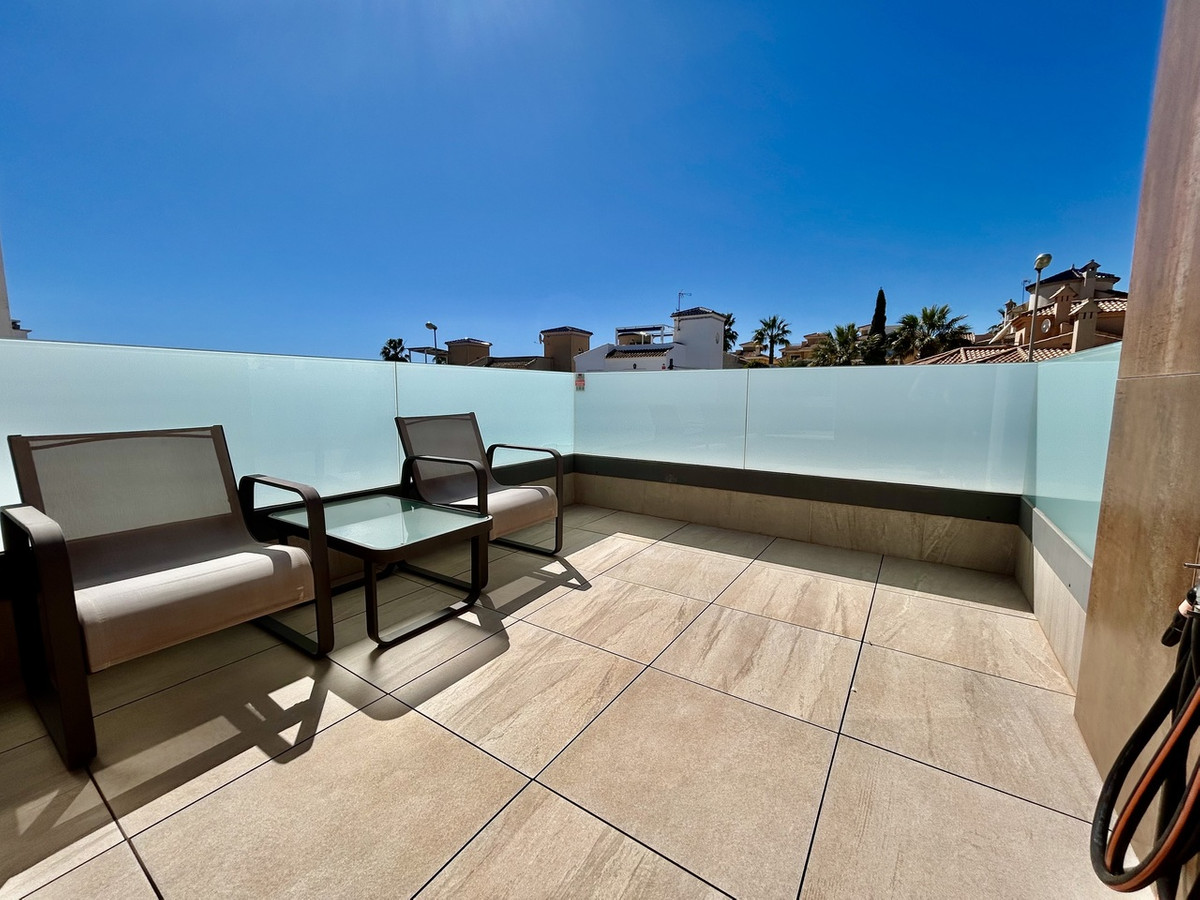 For sale - 3 Bedroom 4 Bathroom House - Detached Villa in Orihuela - Villamartin  - Alicante