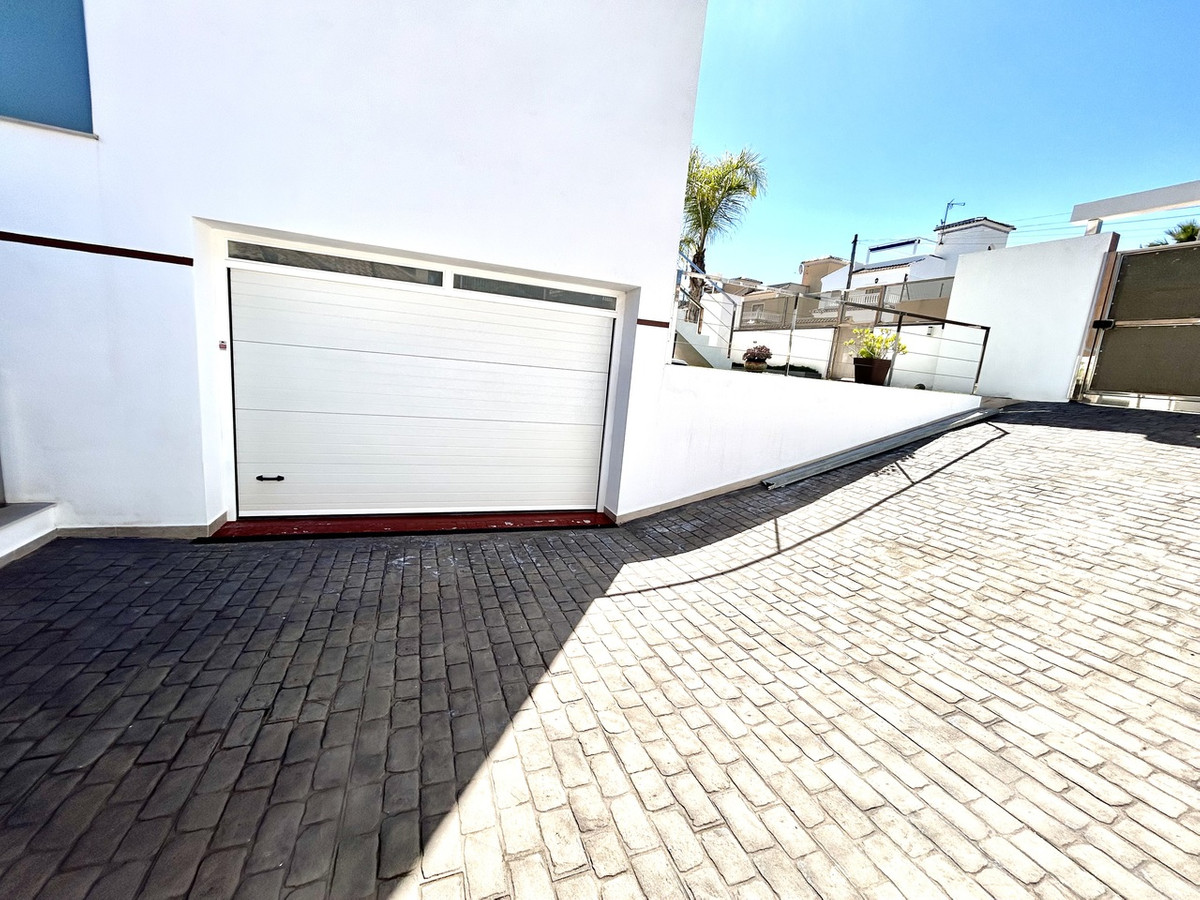 For sale - 3 Bedroom 4 Bathroom House - Detached Villa in Orihuela - Villamartin  - Alicante