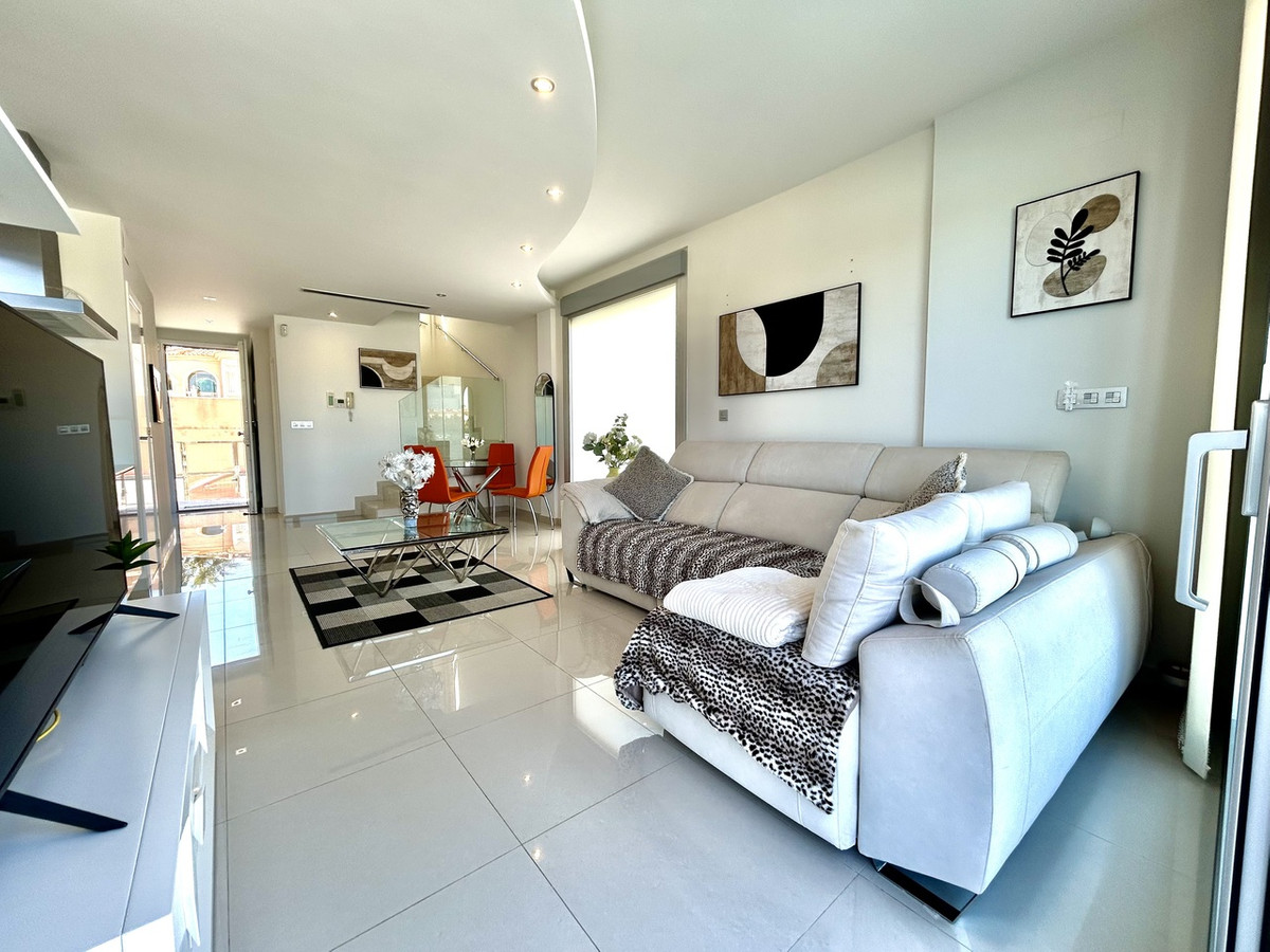 For sale - 3 Bedroom 4 Bathroom House - Detached Villa in Orihuela - Villamartin  - Alicante