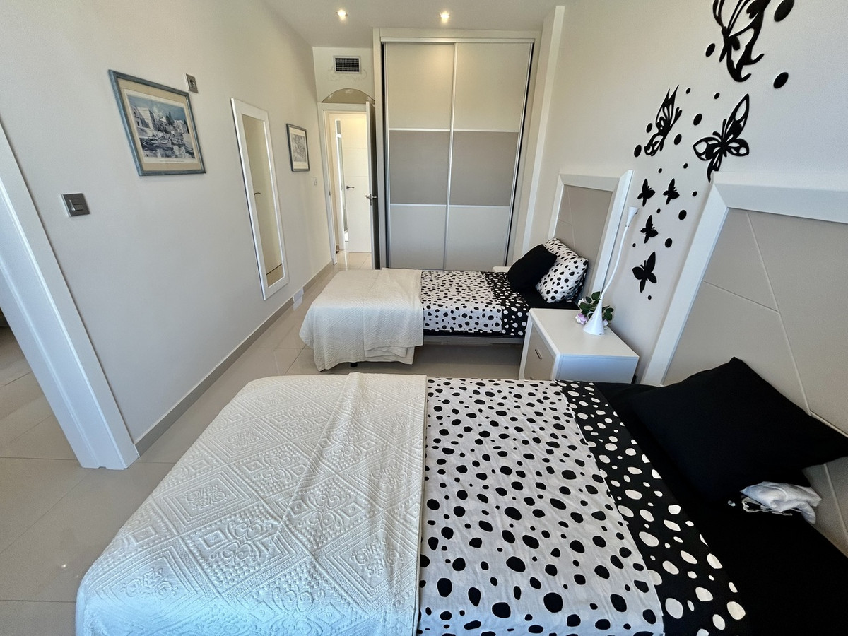 For sale - 3 Bedroom 4 Bathroom House - Detached Villa in Orihuela - Villamartin  - Alicante