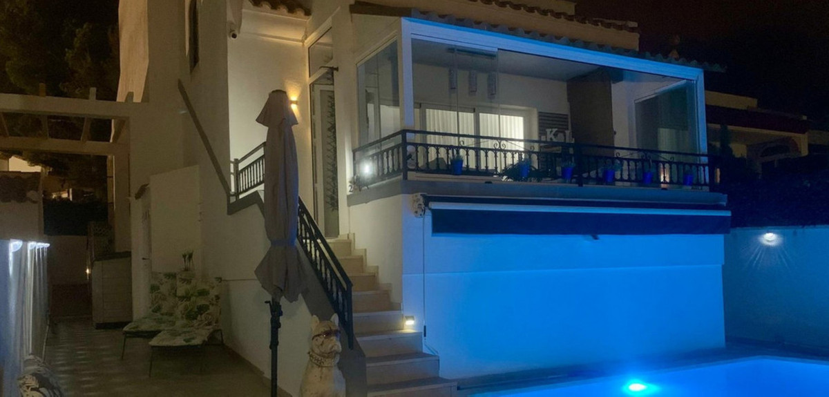 For sale - 2 Bedroom 3 Bathroom House - Detached Villa in Orihuela - Villamartin  - Alicante