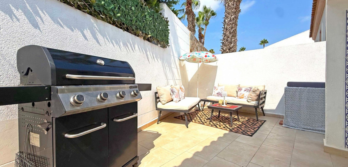 For sale - 2 Bedroom 3 Bathroom House - Detached Villa in Orihuela - Villamartin  - Alicante