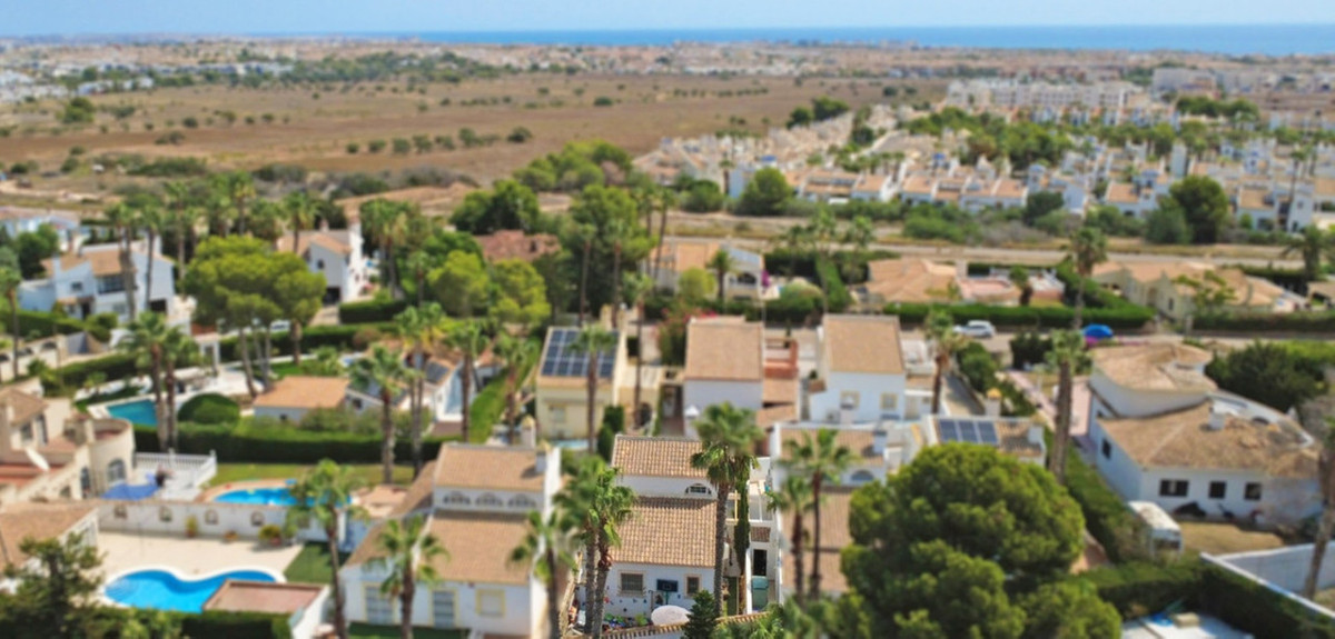 For sale - 2 Bedroom 3 Bathroom House - Detached Villa in Orihuela - Villamartin  - Alicante
