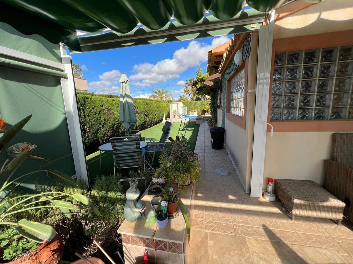 For sale - 3 Bedroom 2 Bathroom House - Detached Villa in Orihuela - Cabo Roig  - Alicante