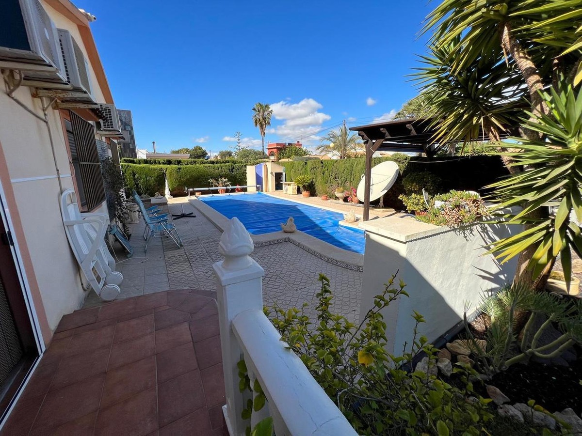 For sale - 3 Bedroom 2 Bathroom House - Detached Villa in Orihuela - Cabo Roig  - Alicante