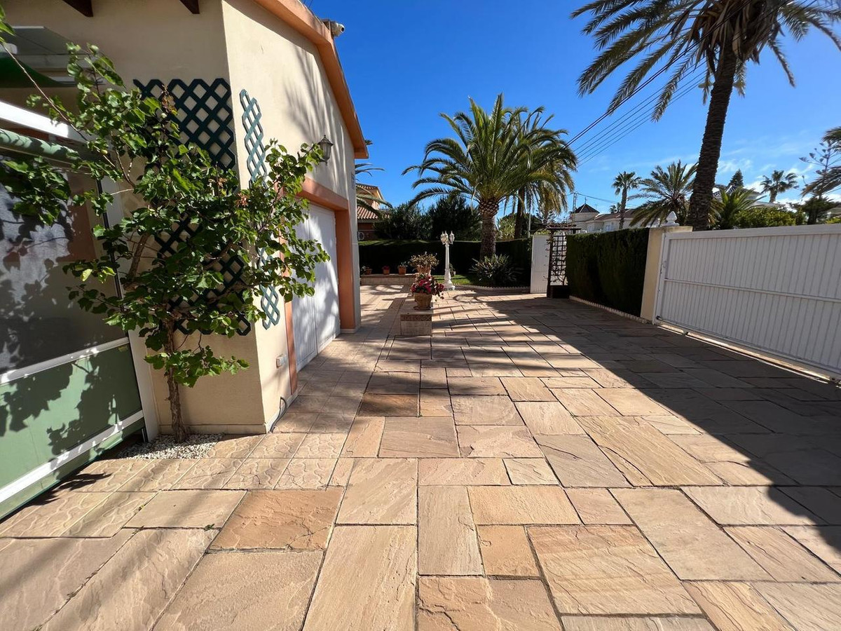 For sale - 3 Bedroom 2 Bathroom House - Detached Villa in Orihuela - Cabo Roig  - Alicante