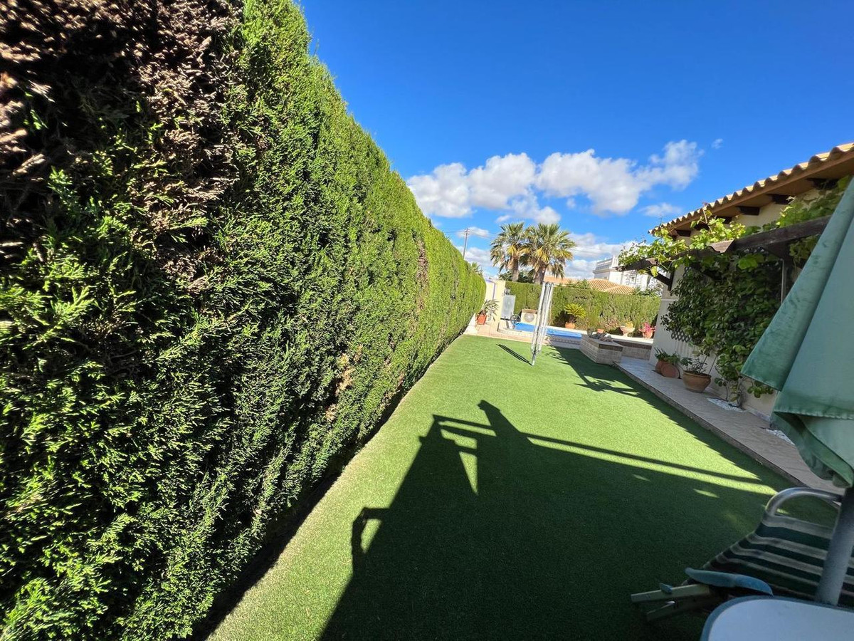 For sale - 3 Bedroom 2 Bathroom House - Detached Villa in Orihuela - Cabo Roig  - Alicante