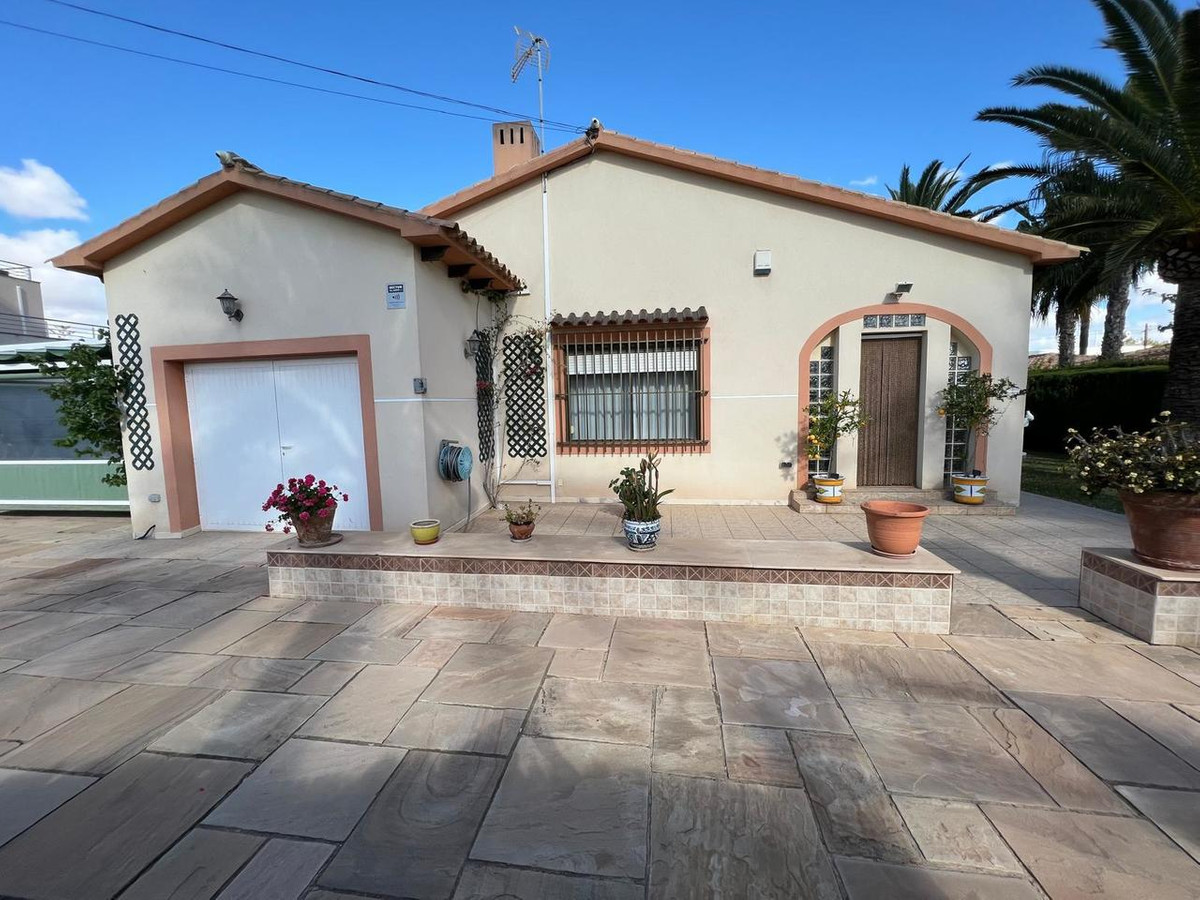 For sale - 3 Bedroom 2 Bathroom House - Detached Villa in Orihuela - Cabo Roig  - Alicante