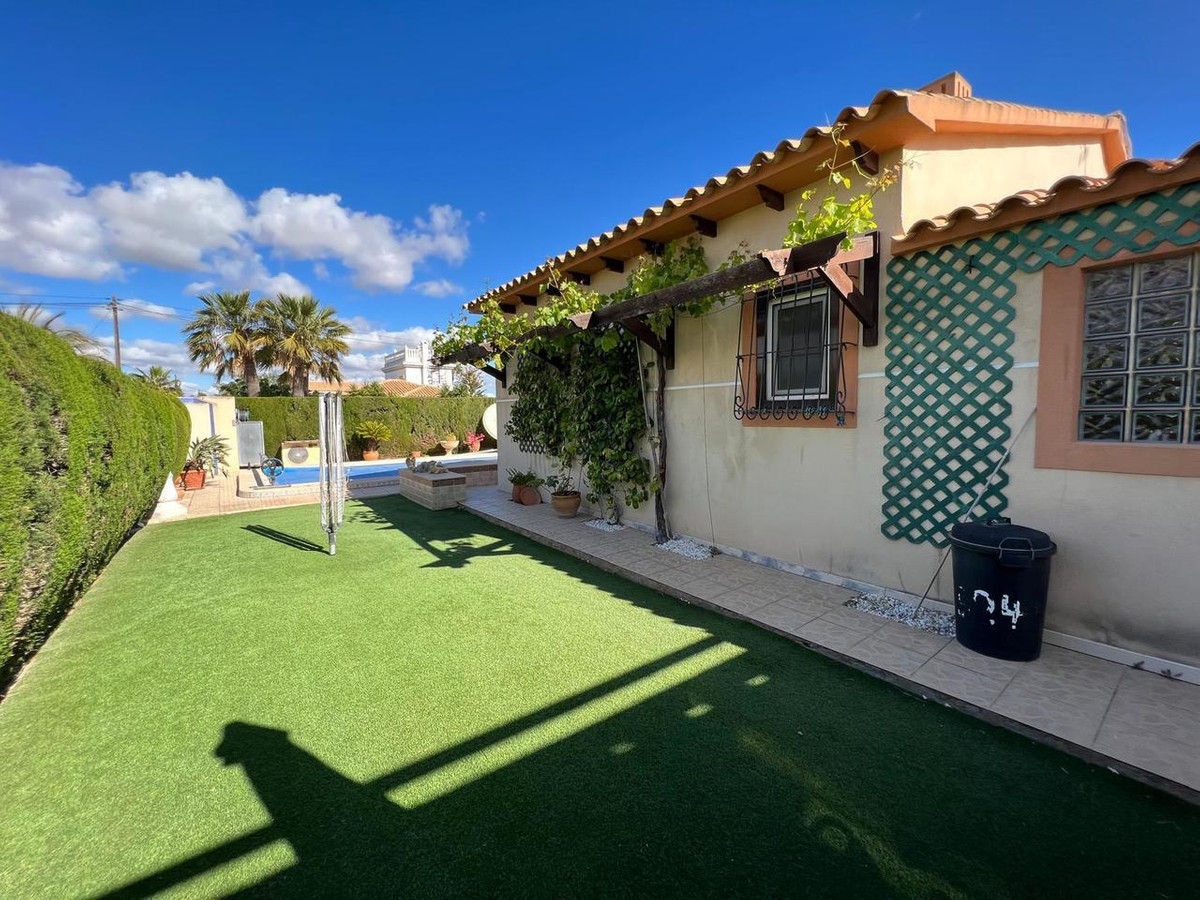 For sale - 3 Bedroom 2 Bathroom House - Detached Villa in Orihuela - Cabo Roig  - Alicante