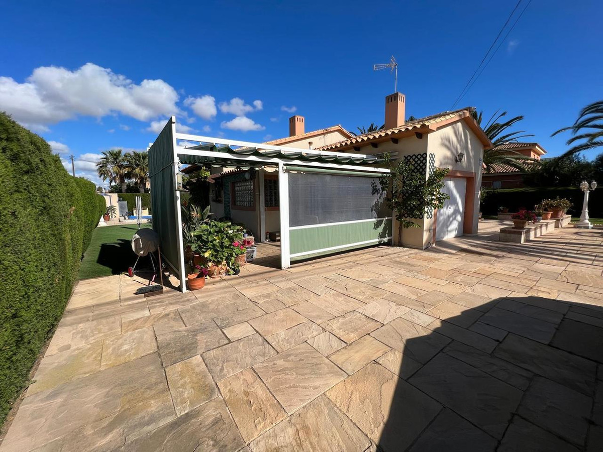 For sale - 3 Bedroom 2 Bathroom House - Detached Villa in Orihuela - Cabo Roig  - Alicante
