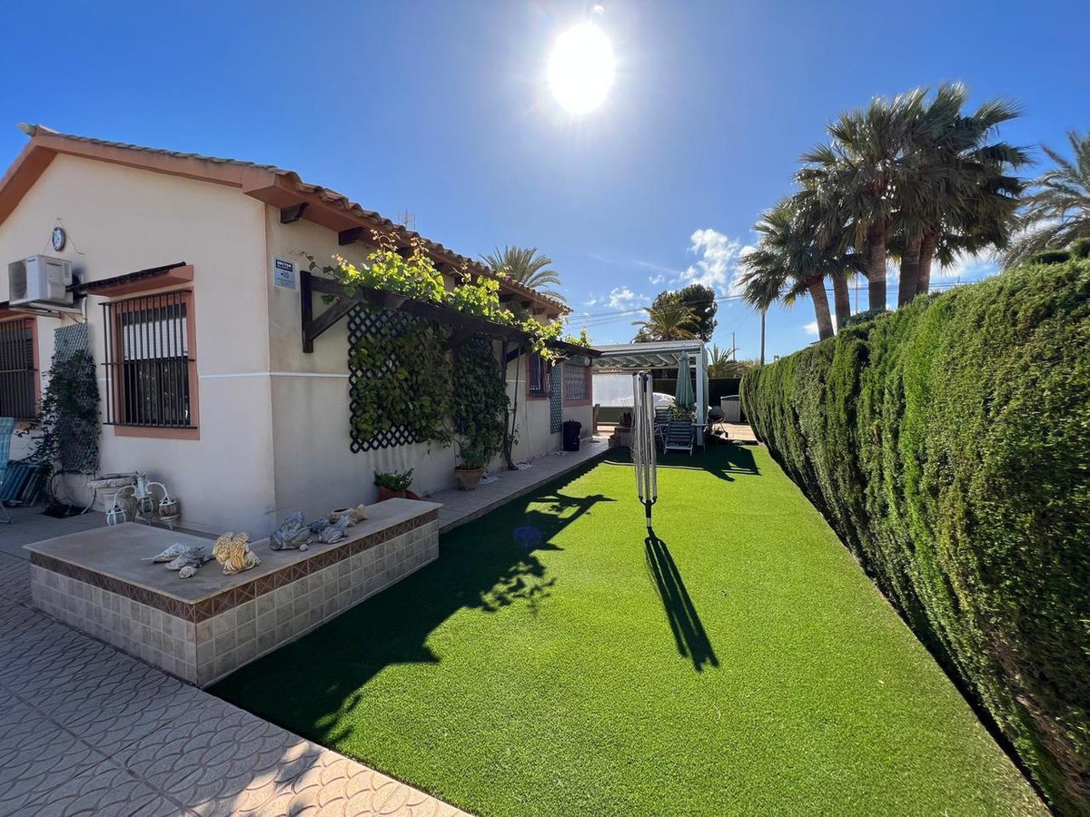 For sale - 3 Bedroom 2 Bathroom House - Detached Villa in Orihuela - Cabo Roig  - Alicante