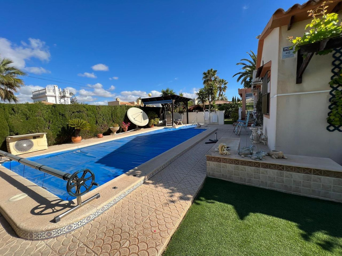 For sale - 3 Bedroom 2 Bathroom House - Detached Villa in Orihuela - Cabo Roig  - Alicante