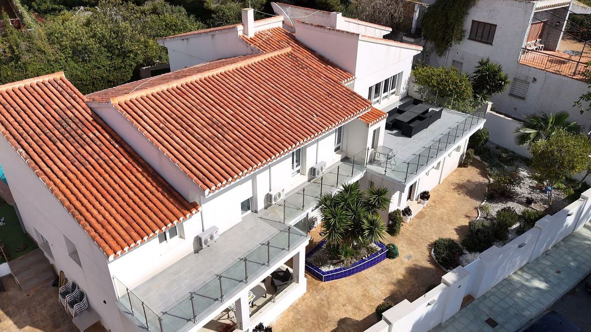 For sale - 7 Bedroom 4 Bathroom House - Detached Villa in Orihuela - Dehesa de Campoamor  - Alicante