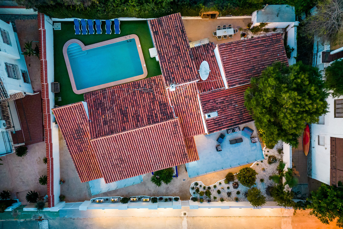 For sale - 7 Bedroom 4 Bathroom House - Detached Villa in Orihuela - Dehesa de Campoamor  - Alicante