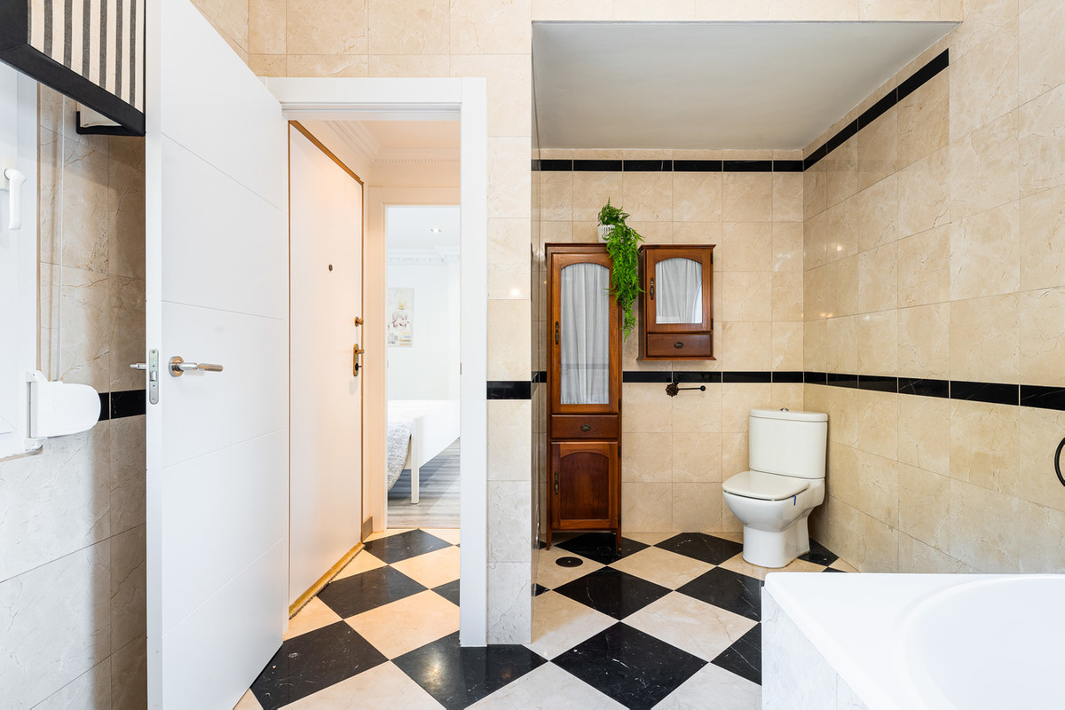 For sale - 7 Bedroom 4 Bathroom House - Detached Villa in Orihuela - Dehesa de Campoamor  - Alicante