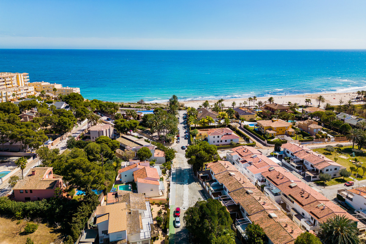 For sale - 7 Bedroom 4 Bathroom House - Detached Villa in Orihuela - Dehesa de Campoamor  - Alicante