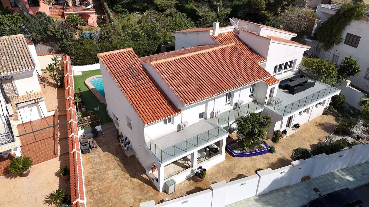 For sale - 7 Bedroom 4 Bathroom House - Detached Villa in Orihuela - Dehesa de Campoamor  - Alicante
