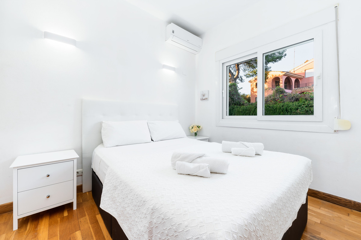 For sale - 7 Bedroom 4 Bathroom House - Detached Villa in Orihuela - Dehesa de Campoamor  - Alicante