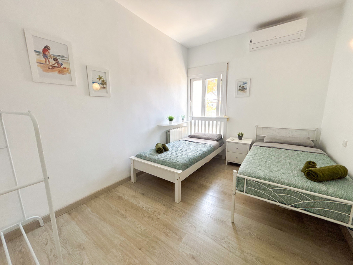 For sale - 7 Bedroom 4 Bathroom House - Detached Villa in Orihuela - Dehesa de Campoamor  - Alicante