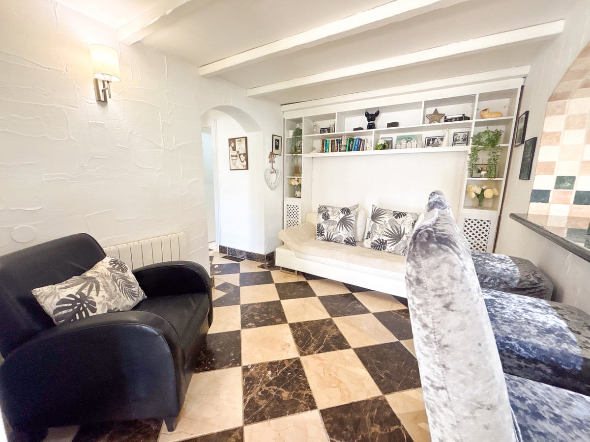 For sale - 7 Bedroom 4 Bathroom House - Detached Villa in Orihuela - Dehesa de Campoamor  - Alicante