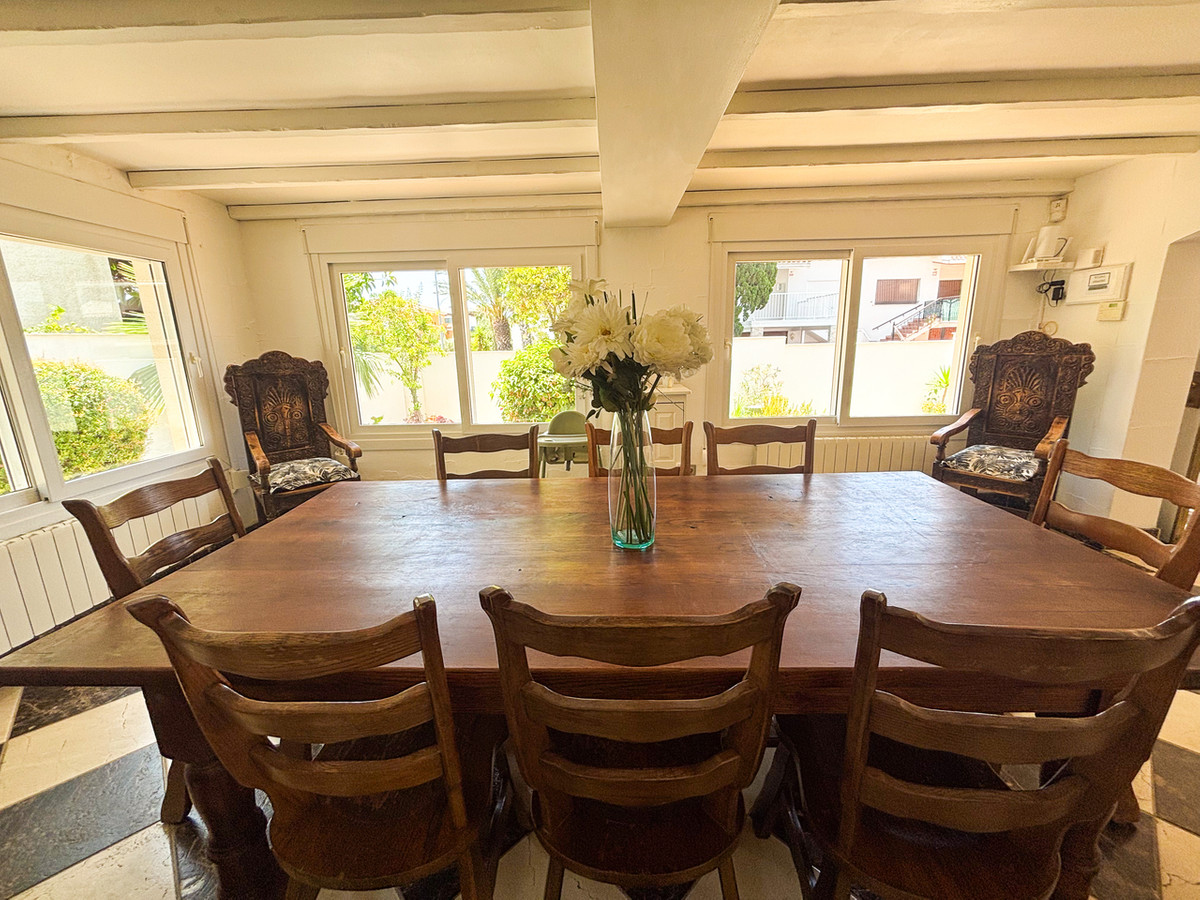 For sale - 7 Bedroom 4 Bathroom House - Detached Villa in Orihuela - Dehesa de Campoamor  - Alicante