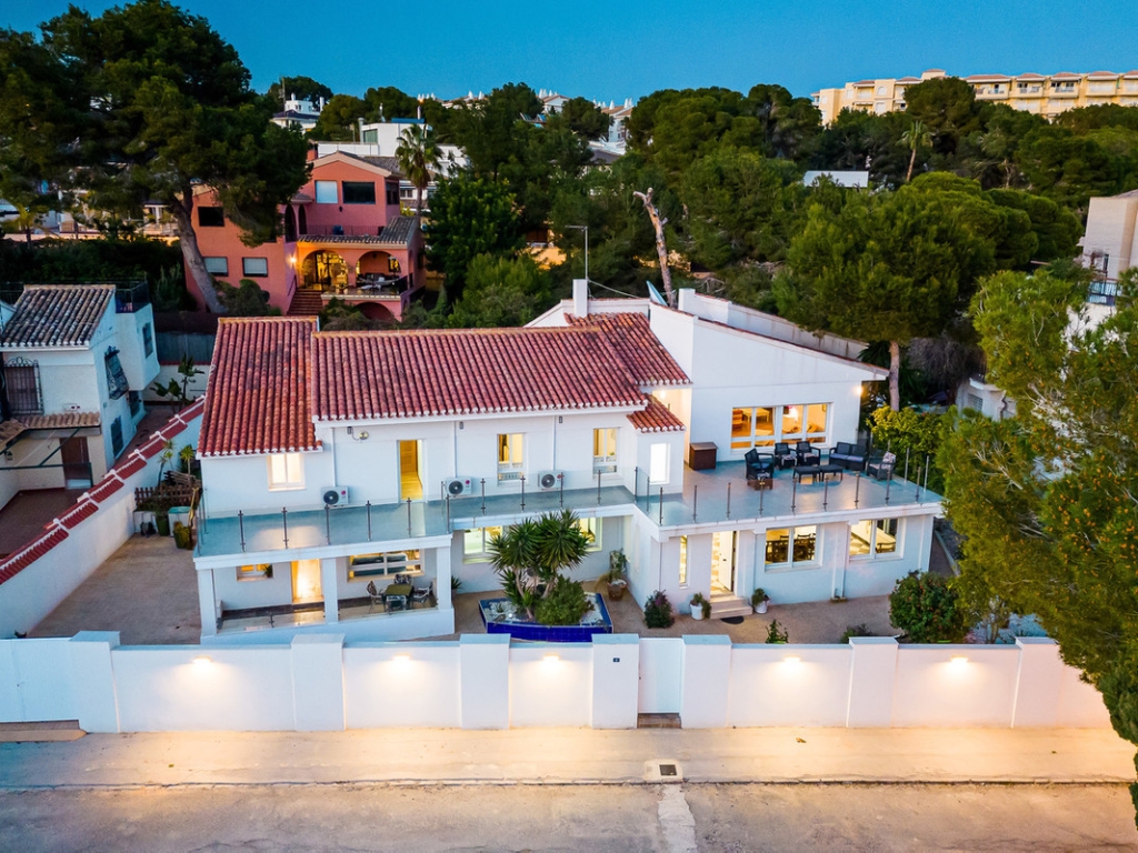 7 Bedroom 4 Bathroom House - Detached Villa in Orihuela