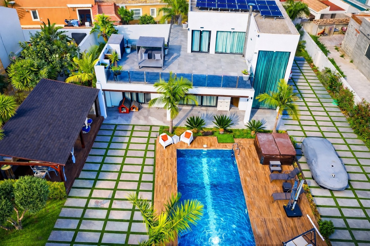 For sale - 3 Bedroom 4 Bathroom House - Detached Villa in Orihuela - Los Balcones  - Alicante