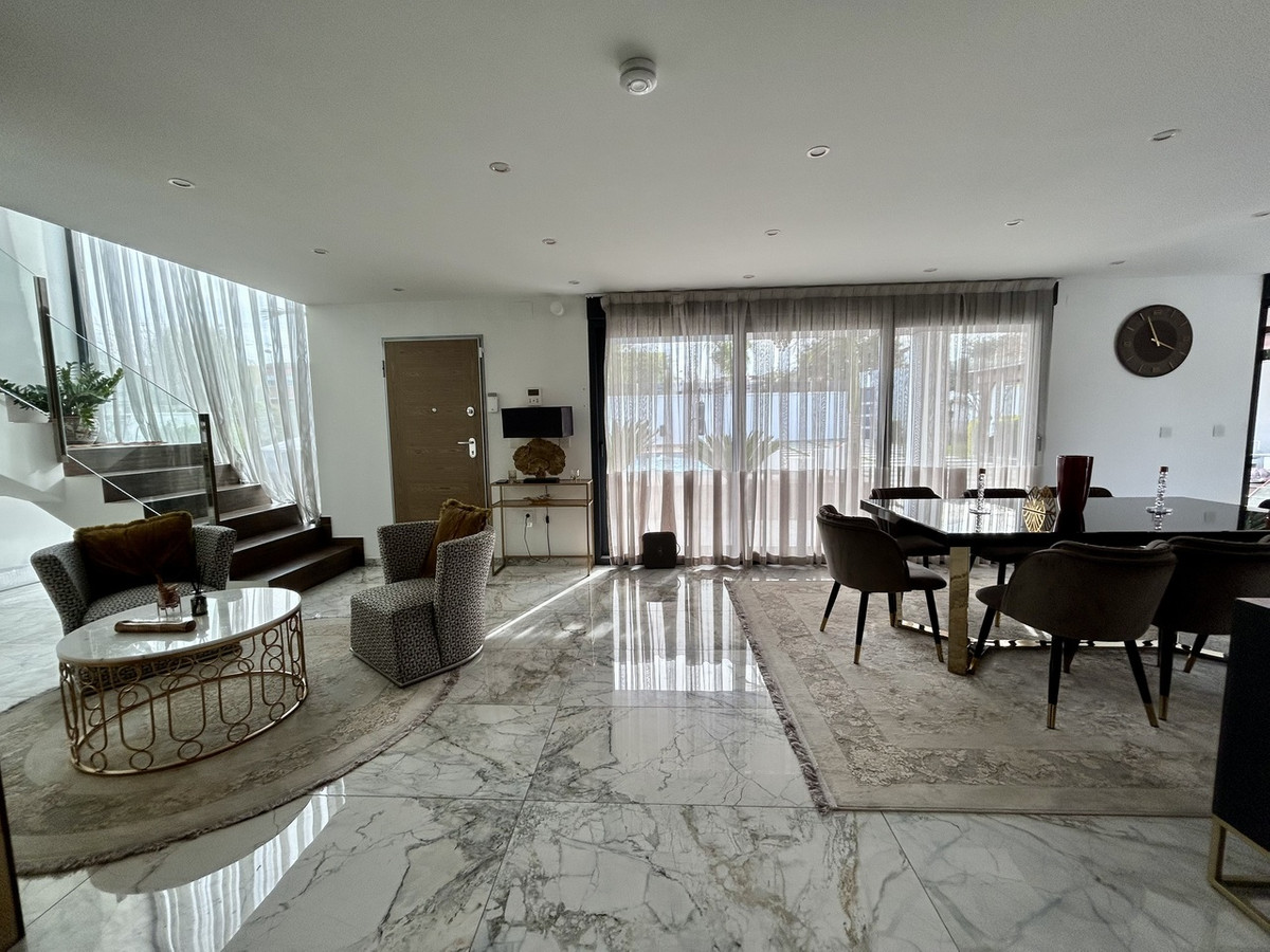 For sale - 3 Bedroom 4 Bathroom House - Detached Villa in Orihuela - Los Balcones  - Alicante