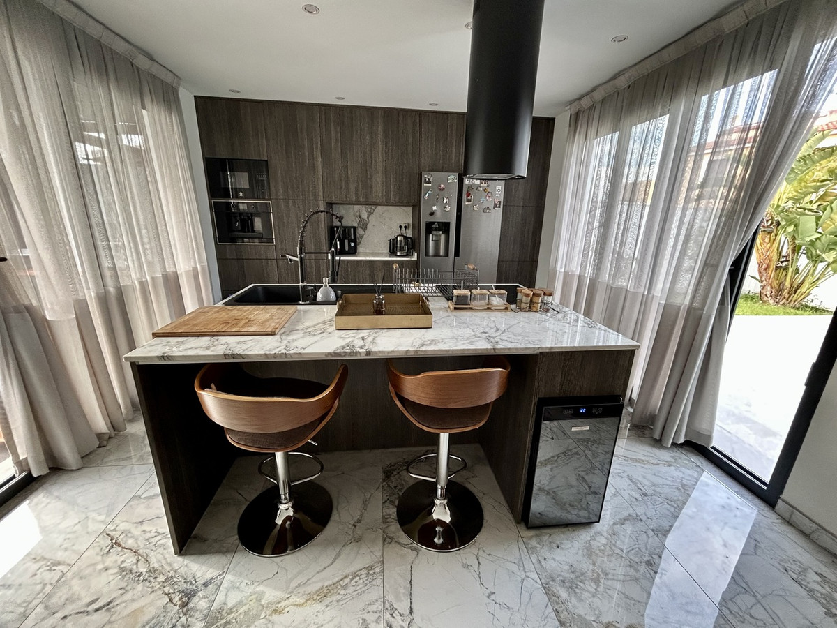 For sale - 3 Bedroom 4 Bathroom House - Detached Villa in Orihuela - Los Balcones  - Alicante