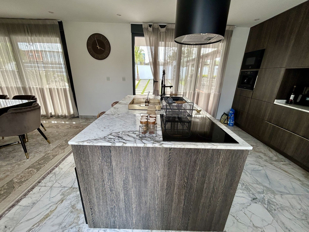 For sale - 3 Bedroom 4 Bathroom House - Detached Villa in Orihuela - Los Balcones  - Alicante