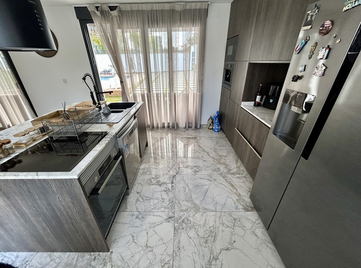 For sale - 3 Bedroom 4 Bathroom House - Detached Villa in Orihuela - Los Balcones  - Alicante