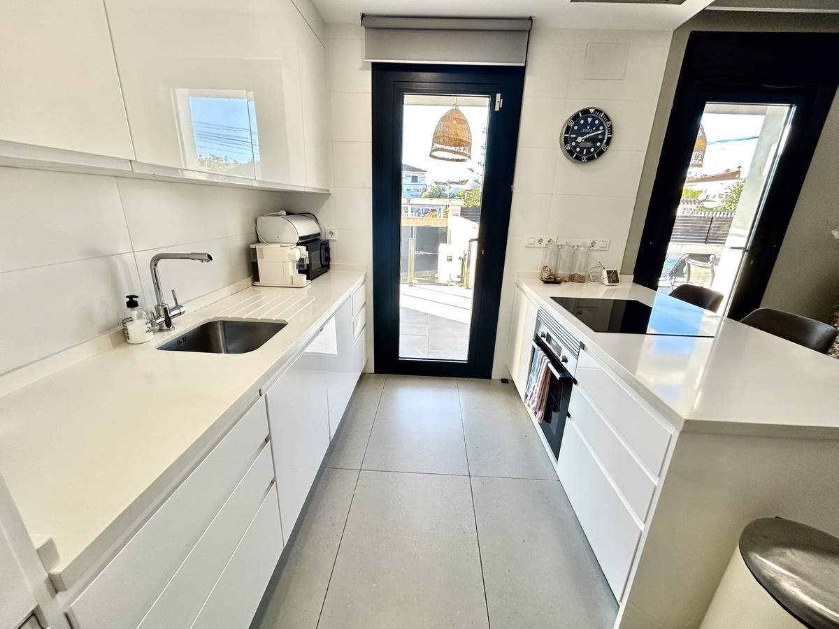 For sale - 5 Bedroom 4 Bathroom House - Detached Villa in Orihuela - Los Balcones  - Alicante