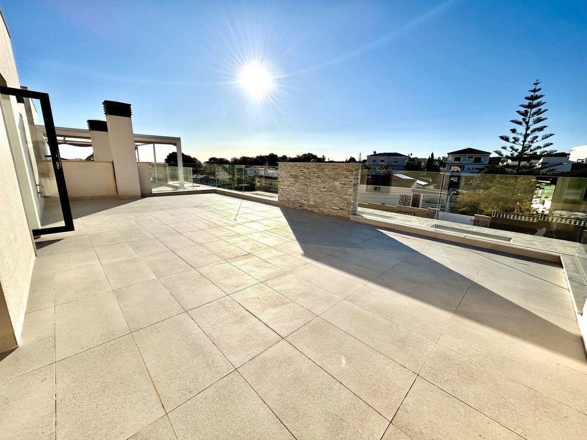 For sale - 5 Bedroom 4 Bathroom House - Detached Villa in Orihuela - Los Balcones  - Alicante