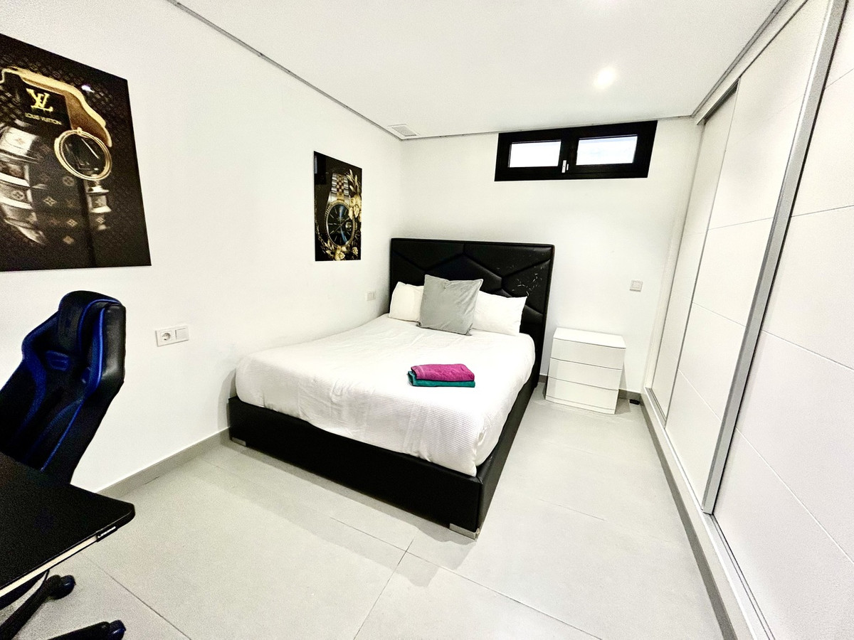 For sale - 5 Bedroom 4 Bathroom House - Detached Villa in Orihuela - Los Balcones  - Alicante