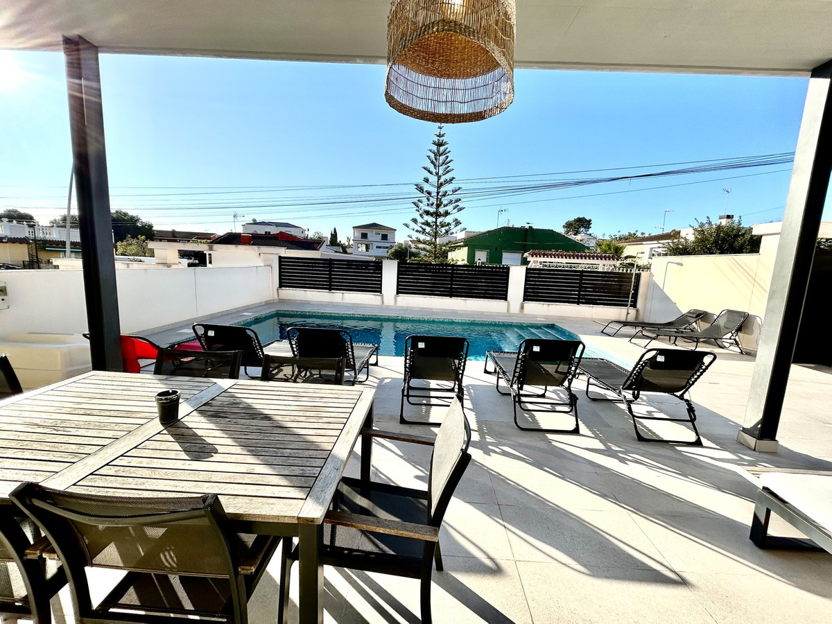 For sale - 5 Bedroom 4 Bathroom House - Detached Villa in Orihuela - Los Balcones  - Alicante