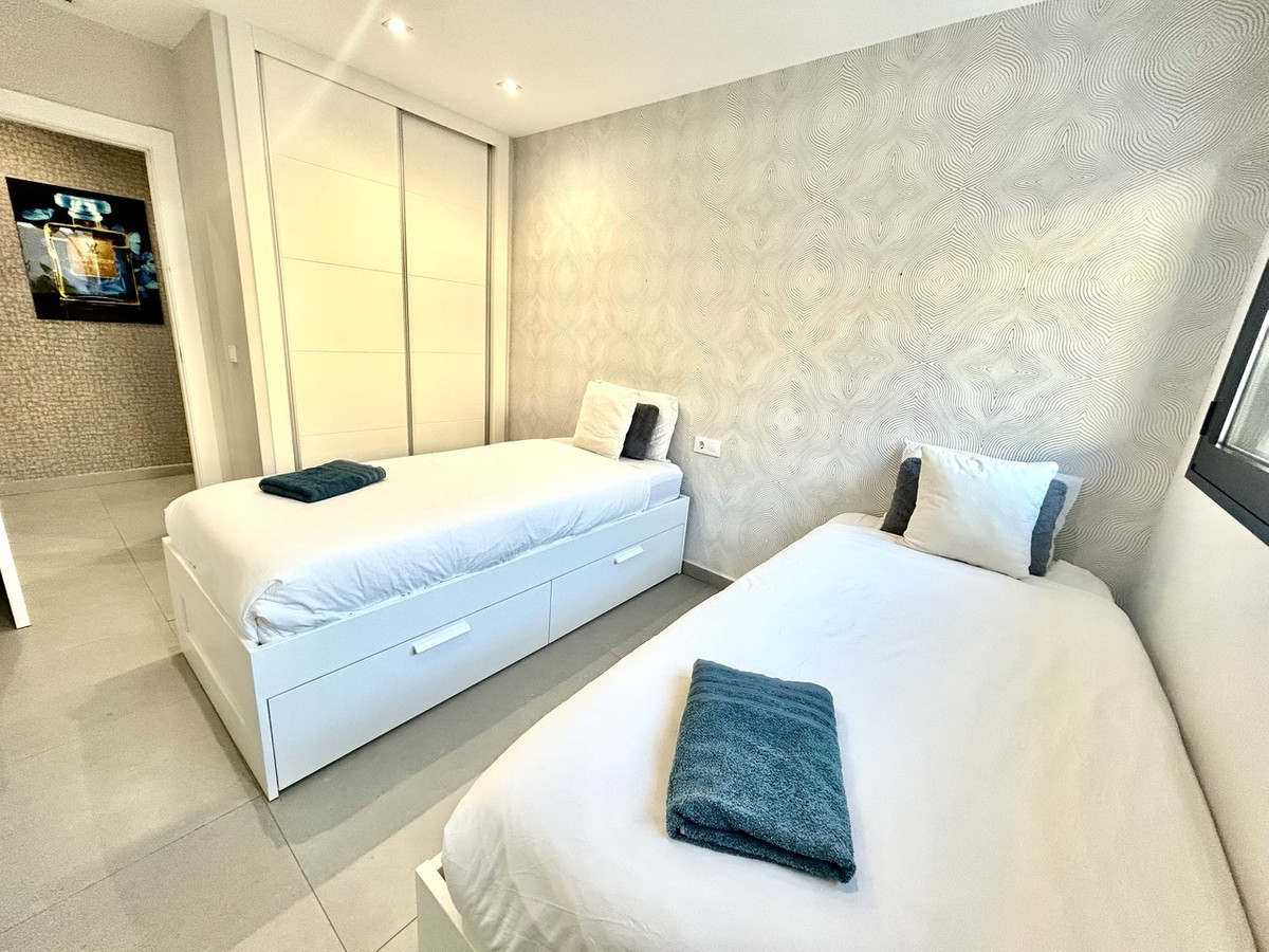 For sale - 5 Bedroom 4 Bathroom House - Detached Villa in Orihuela - Los Balcones  - Alicante