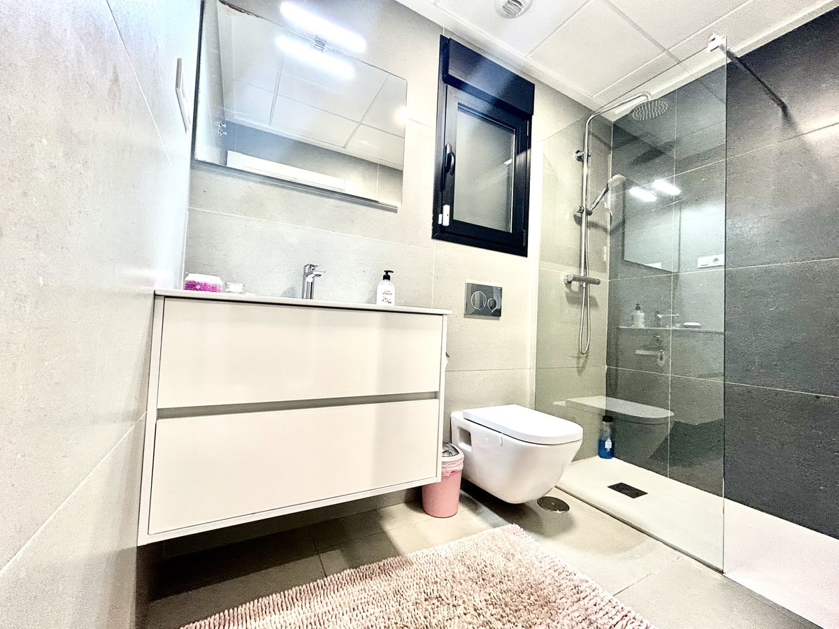 For sale - 5 Bedroom 4 Bathroom House - Detached Villa in Orihuela - Los Balcones  - Alicante