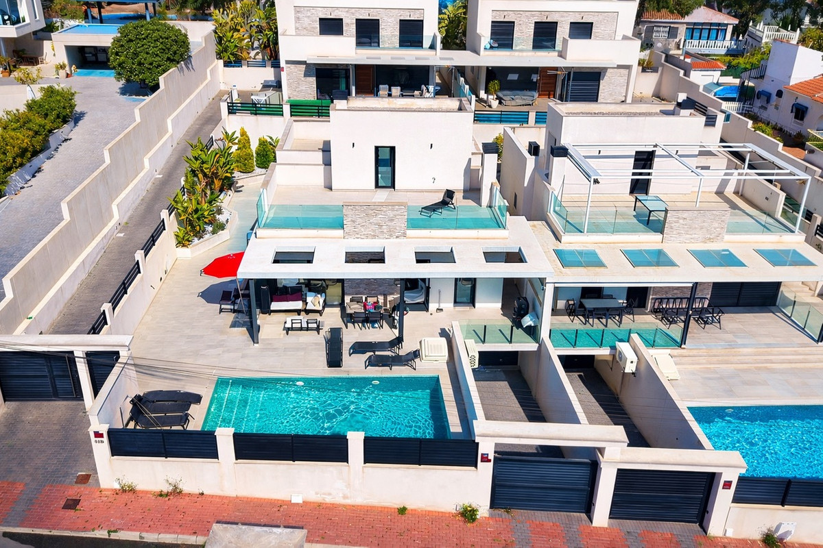 For sale - 5 Bedroom 4 Bathroom House - Detached Villa in Orihuela - Los Balcones  - Alicante