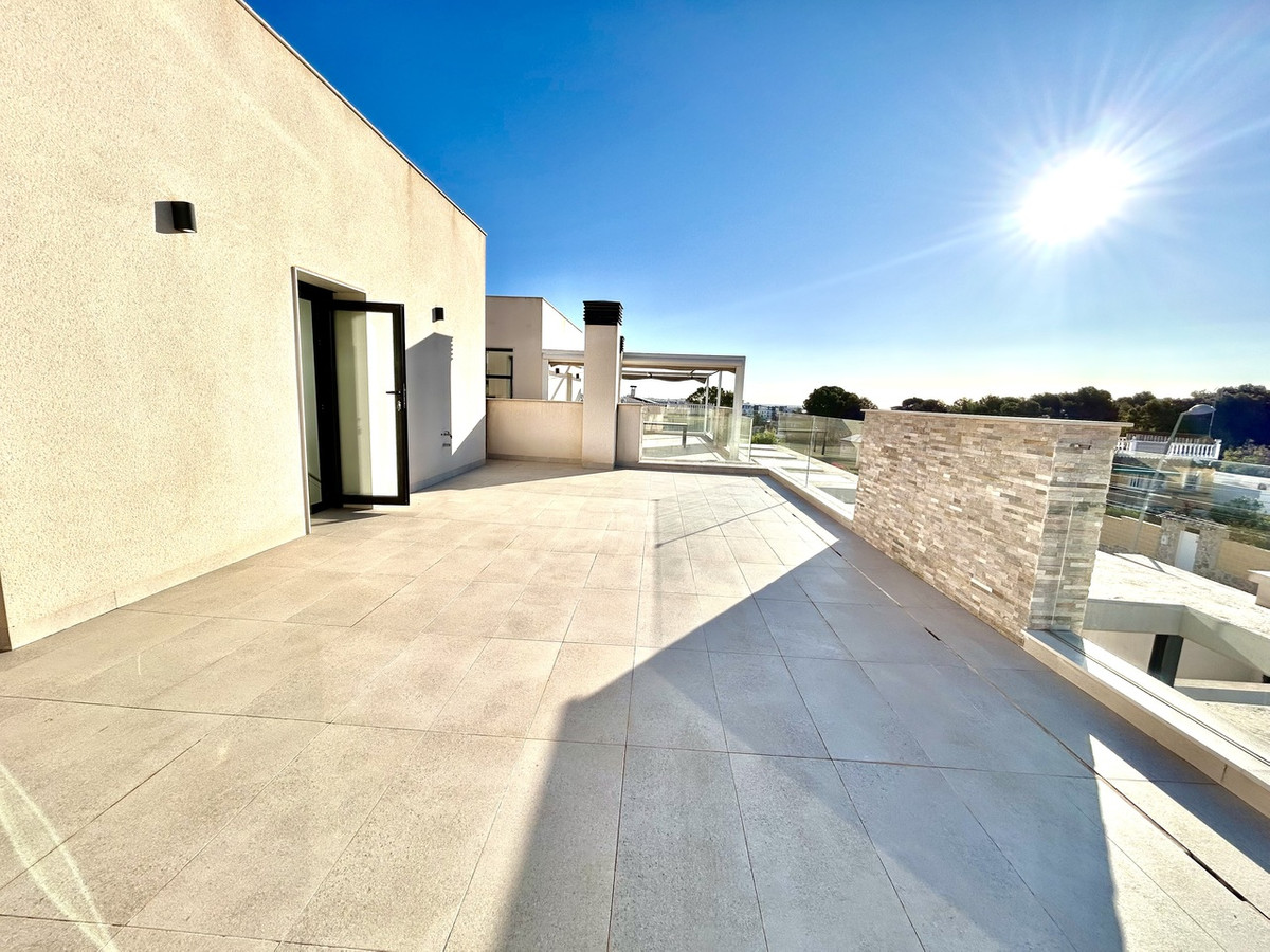 For sale - 5 Bedroom 4 Bathroom House - Detached Villa in Orihuela - Los Balcones  - Alicante