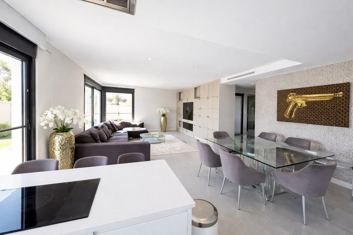 For sale - 5 Bedroom 4 Bathroom House - Detached Villa in Orihuela - Los Balcones  - Alicante