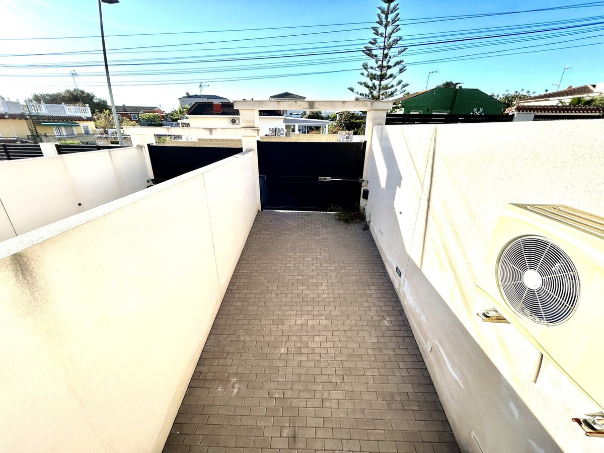 For sale - 5 Bedroom 4 Bathroom House - Detached Villa in Orihuela - Los Balcones  - Alicante