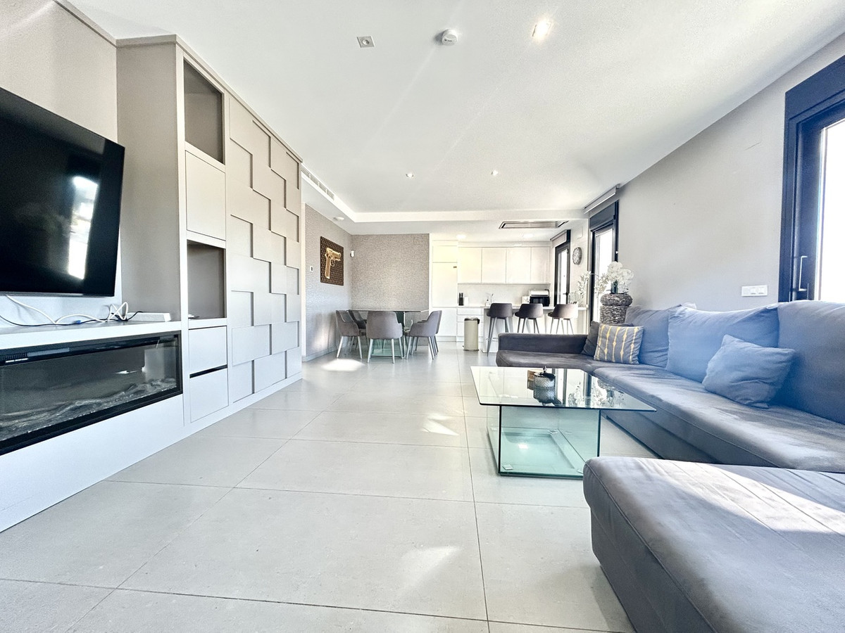 For sale - 5 Bedroom 4 Bathroom House - Detached Villa in Orihuela - Los Balcones  - Alicante