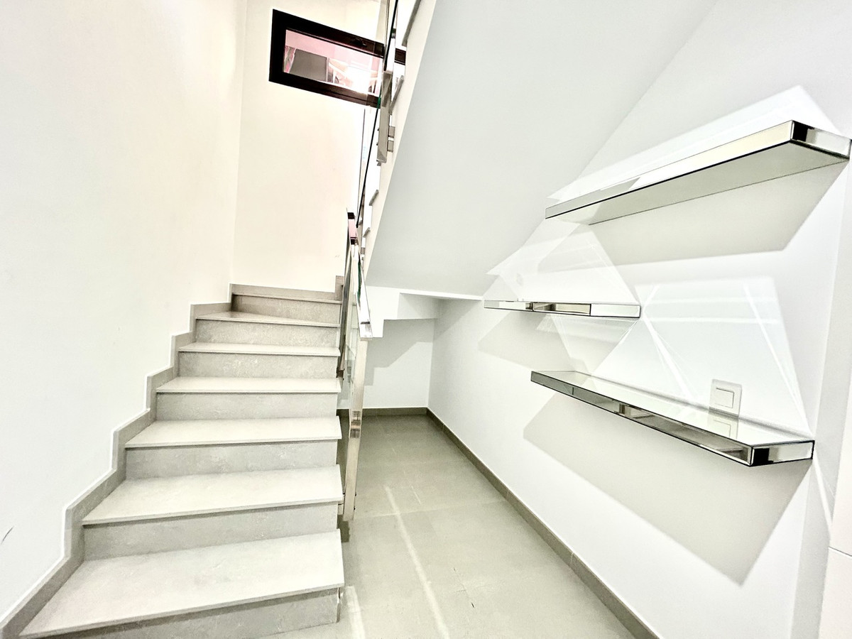 For sale - 5 Bedroom 4 Bathroom House - Detached Villa in Orihuela - Los Balcones  - Alicante