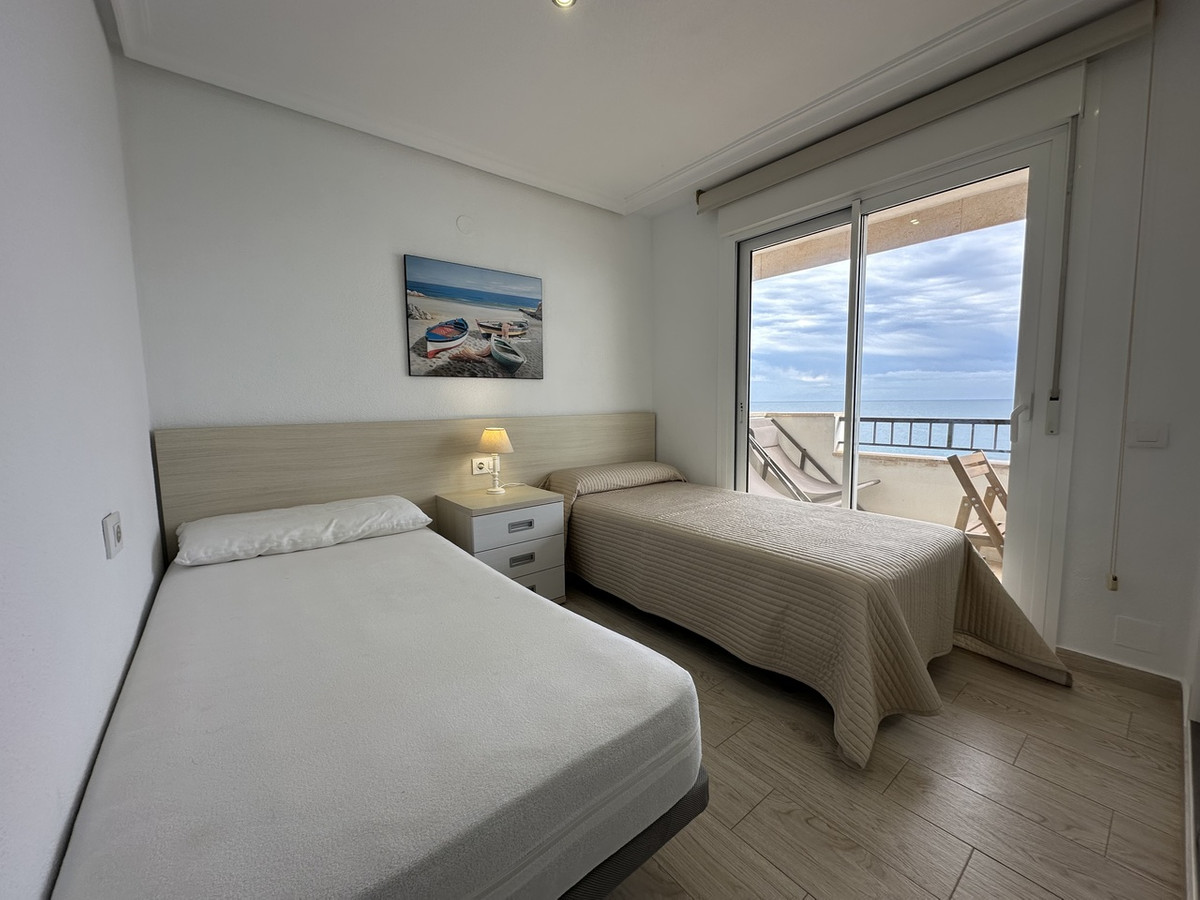 For sale - 3 Bedroom 2 Bathroom Apartment - Middle Floor Apartment in Orihuela - Mil Palmeras  - Alicante